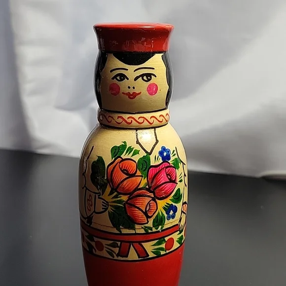 Matryoshka Salt and Pepper Shakers - Picture 4 of 7